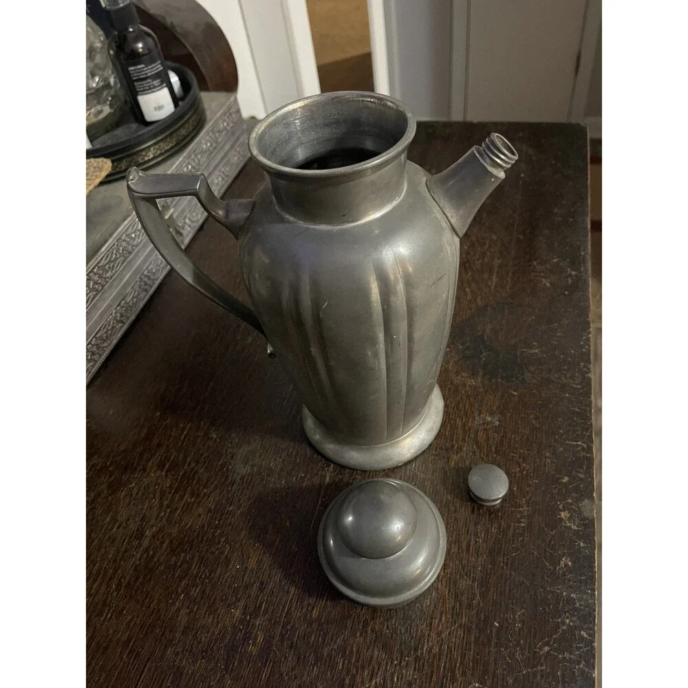 VINTAGE PILGRIM PEWTER PITCHER 3 PINT 2334 LIDDED SCREW SPOUT CAP APPRX: 10”T